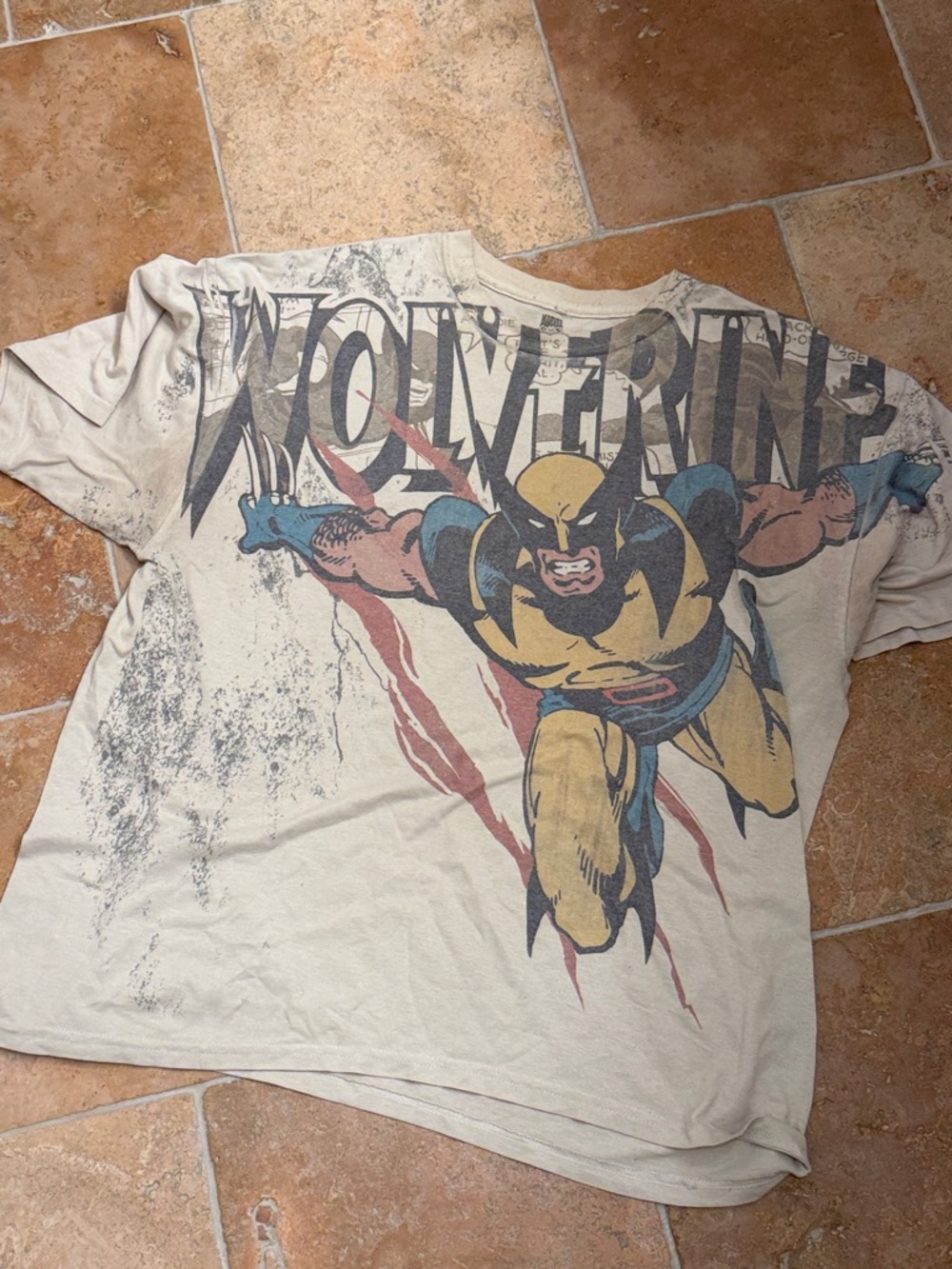 Wolverine Graphic Tee - Beige with Yellow & Blue. Vintage fits xl-2xl
